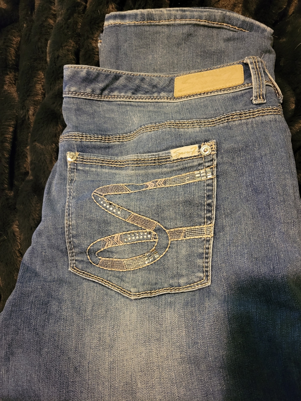 Seven7 Women’s Medium Blue Bootcut Jeans with Embroidered Back Pocket